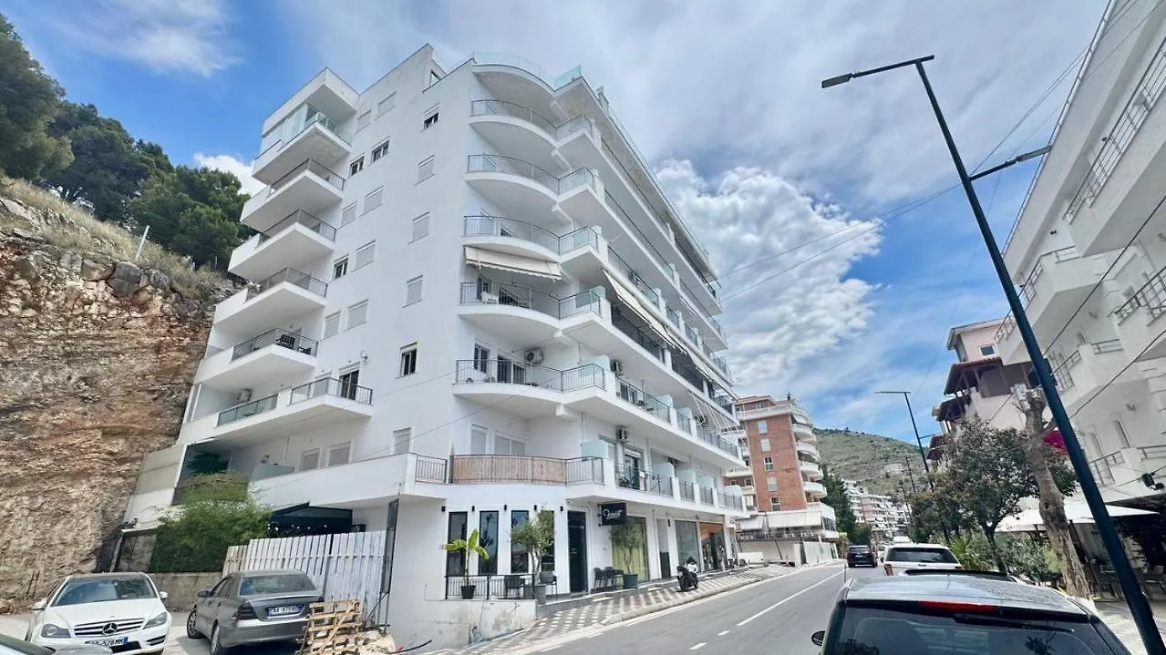 Sea And City View Apartment ساراندا